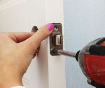 how exactly to Install a Door Knob