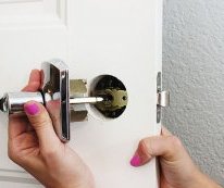 how-to Install a Door Knob